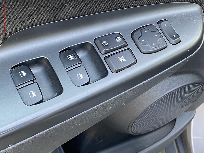 Hyundai Kona (2018) 1.0 T-GDi, Navi, kamera - fotka 11 z 20