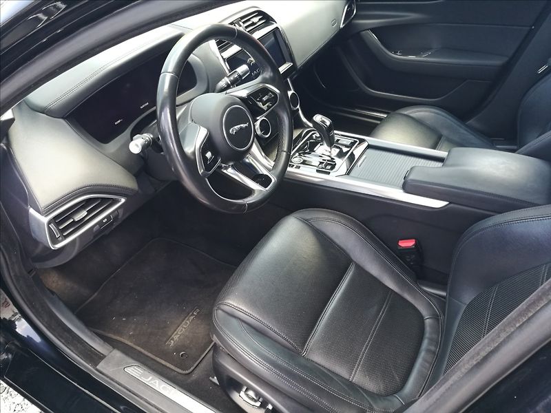 Jaguar XE 2,0 T 52000 km - fotka 13 z 23