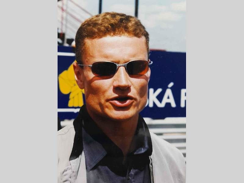 David Coulthard se v červnu roku 1999 stal čestným patronem Autodromu Most. Na snímku je rpři setkání s fanoušky.