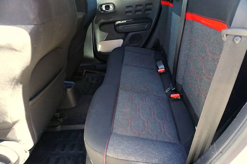 Citroën C3 (2018) SHINE 1,2 PT 60 kW - fotka 21 z 51