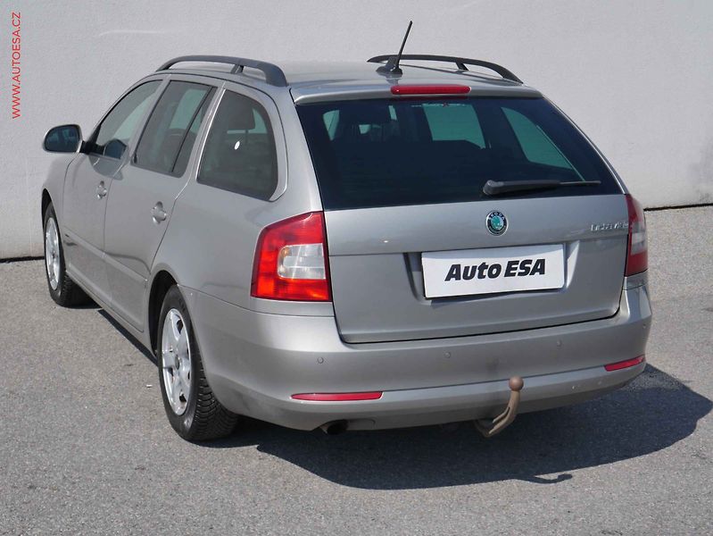 Škoda Octavia (2013) 2.0TDi, DSG, xenon, navi - fotka 6 z 14