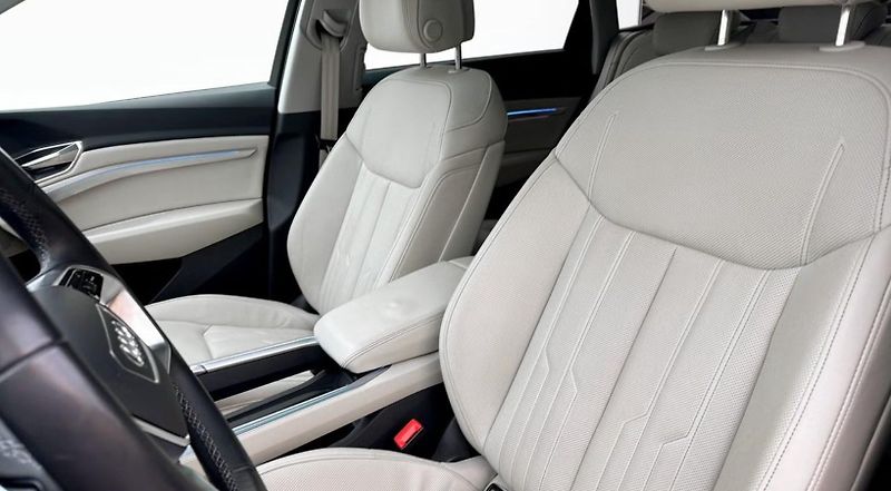 Audi Q8 e-tron SB 55 Q 360k Pano Taž Bílý in. - fotka 8 z 25
