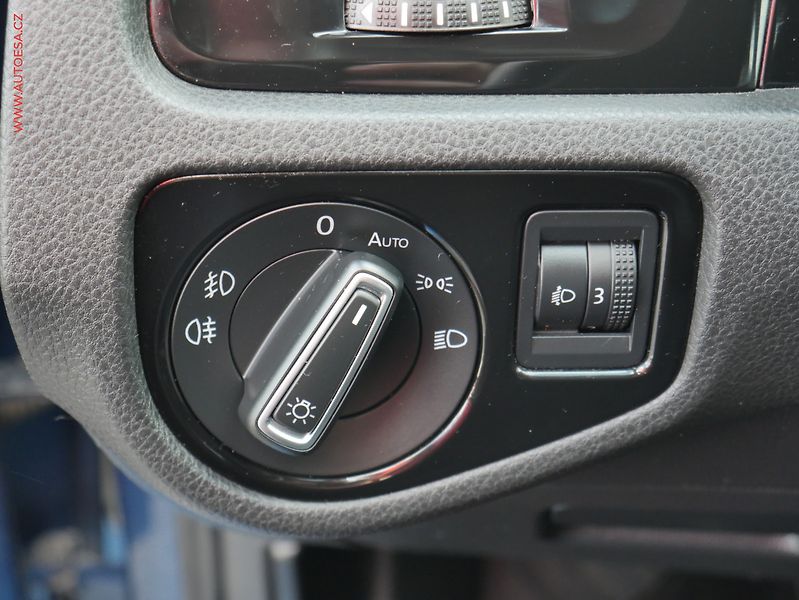 Volkswagen Golf (2015) 2.0TDi, 1.maj,ČR, Highline - fotka 21 z 22