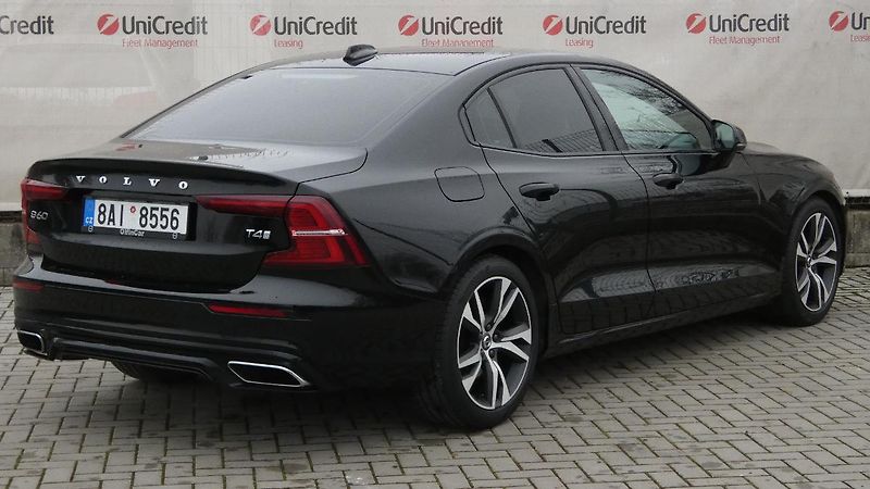 Volvo S60 T4 FWD R-Design - fotka 3 z 21