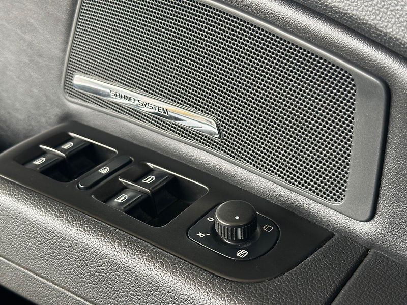 Škoda Superb (2011) 3.6 V6 4x4 WEBASTO,SERVISOVANÝ - fotka 11 z 22