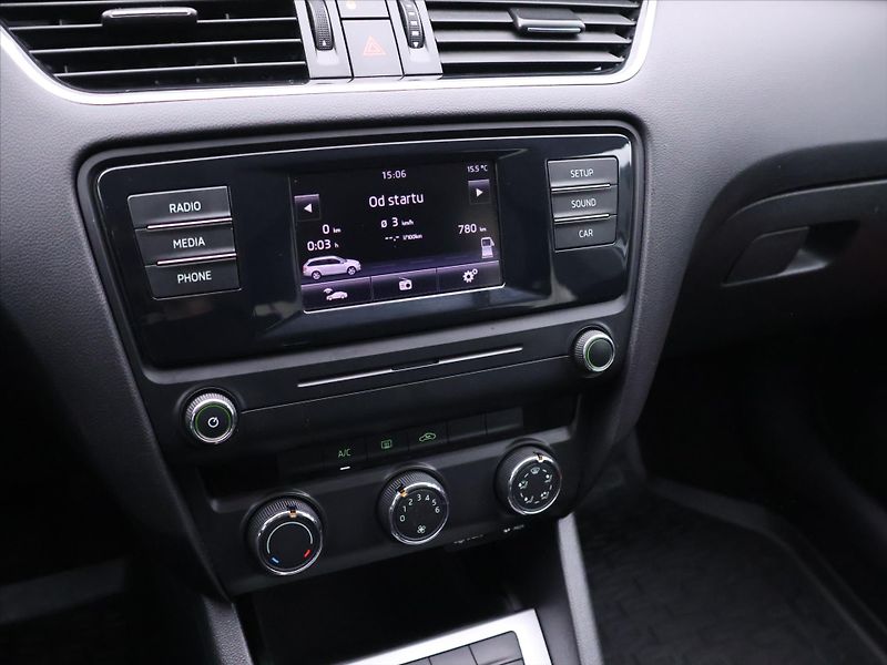 Škoda Octavia 1,6 TDI Ambition Xenon CZ DPH - fotka 20 z 31