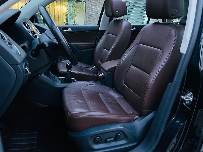Volkswagen Tiguan 1.4TSI MANUÁL VÝHŘEV PANORAMA - fotka 30 z 46