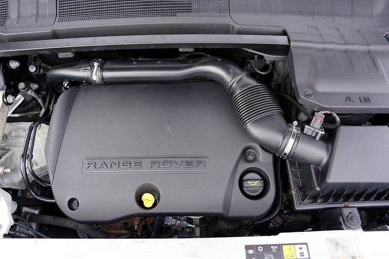 Land Rover Range Rover Evoque 2.2 TD4  R-Dynamic/AT/kůže - fotka 10 z 41