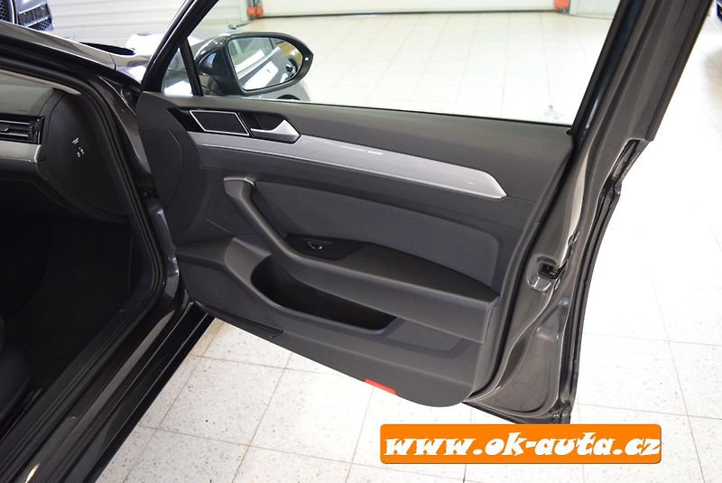 Volkswagen Passat 2.0 TDI BUSINESS DSG 97 000 KM - fotka 22 z 51