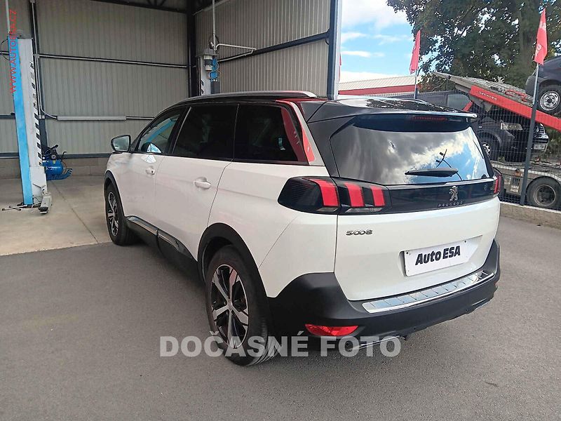 Peugeot 5008 (2019) 1.5 HDi, 1.maj,ČR - fotka 2 z 3