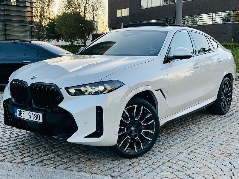 BMW X6 40D MSPORT 4x4 SERVISKA TAŽNÉ - fotka 2 z 58