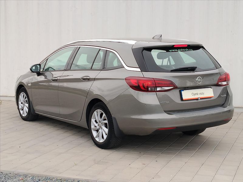 Opel Astra 1,4   SPORTS TOURER+ - fotka 21 z 30