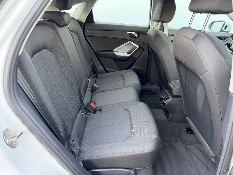 Audi Q3 (2023) 35 TFSI 110kW - fotka 25 z 35