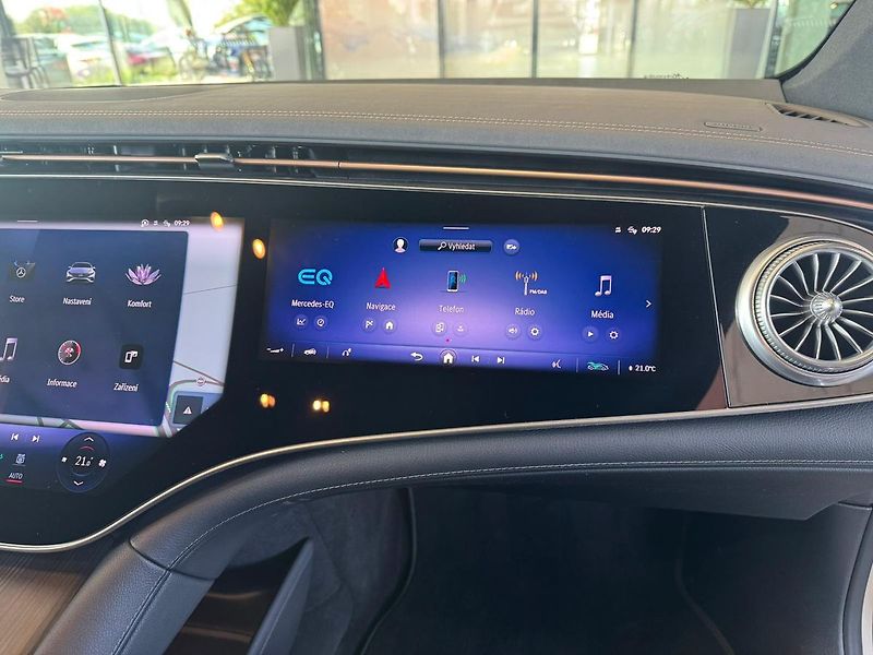 Mercedes-Benz EQS 580 4MATIC - fotka 15 z 23