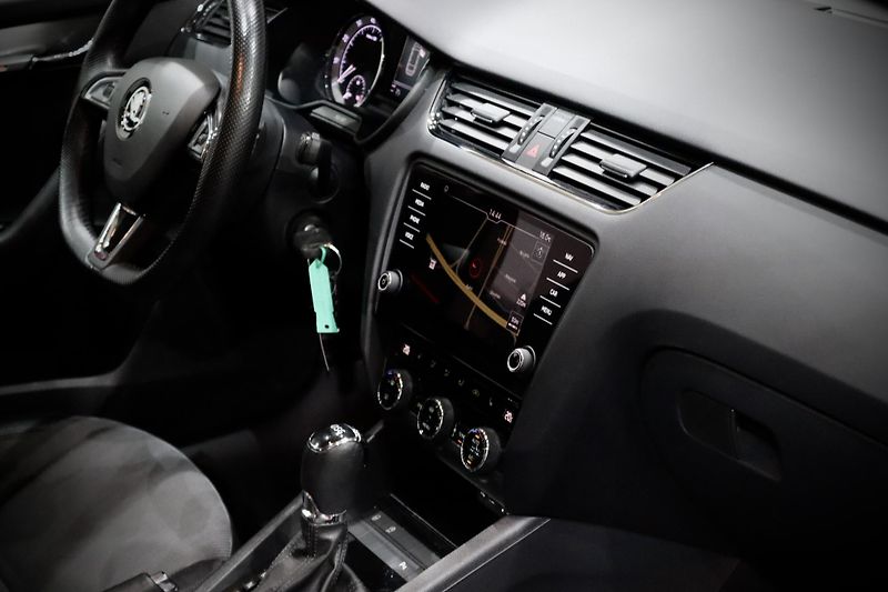 Škoda Octavia 3 FL Combi 1.4 TSI 110 kW DSG - fotka 14 z 32