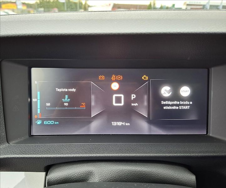 Citroën SpaceTourer 2,0 BlueHDi 180 EAT8 SHINE XL - fotka 21 z 36