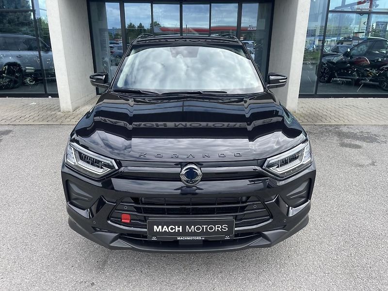 KGM Korando (2026) Style+ 1.5 Black FWD M6 - fotka 2 z 18
