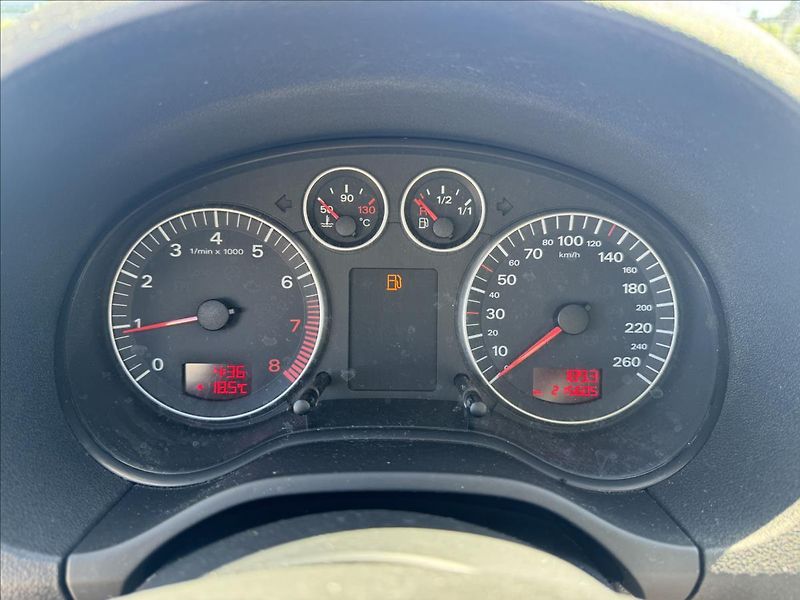 Audi A3 2,0 i Manuál - fotka 12 z 17