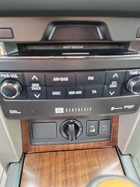 Toyota Land Cruiser (2013) - fotka 25 z 27