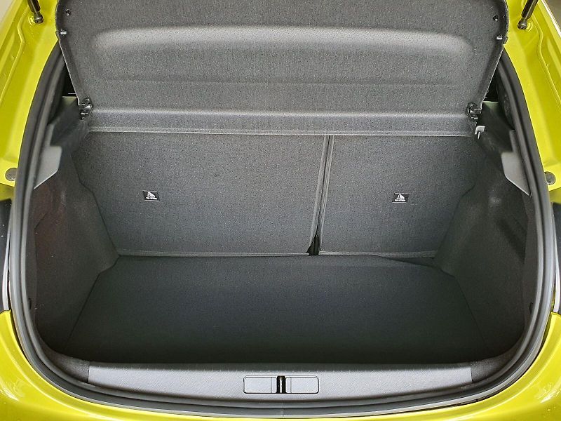 Peugeot 208 (2026) STYLE 1.2 TURBO 100k MAN6 - fotka 10 z 16