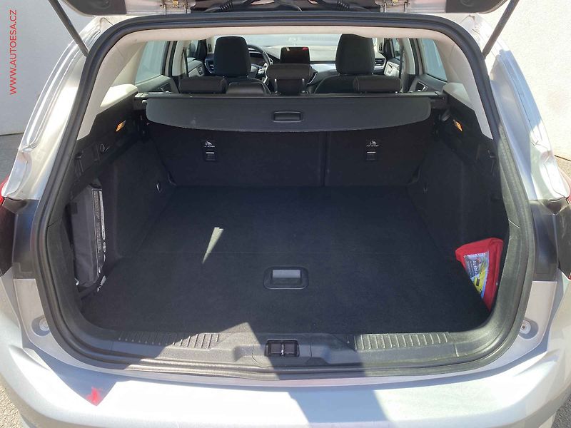 Ford Focus (2018) 1.5 TDCi, AC, navi, park - fotka 7 z 19