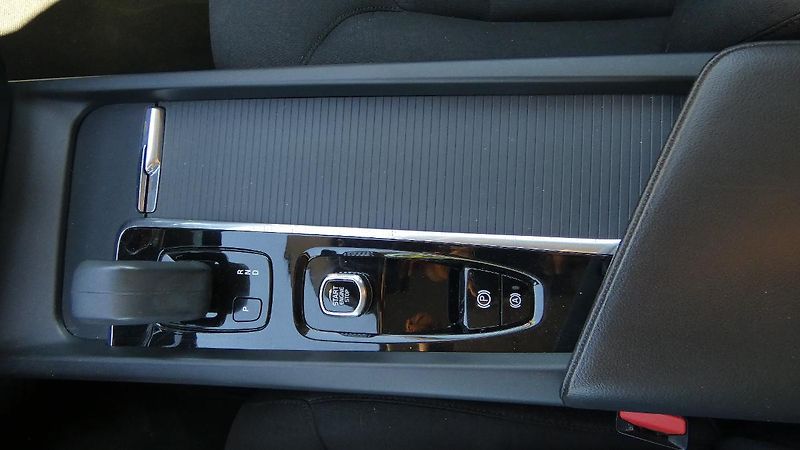 Volvo V60 B5 AWD Momentum Pro - fotka 16 z 23