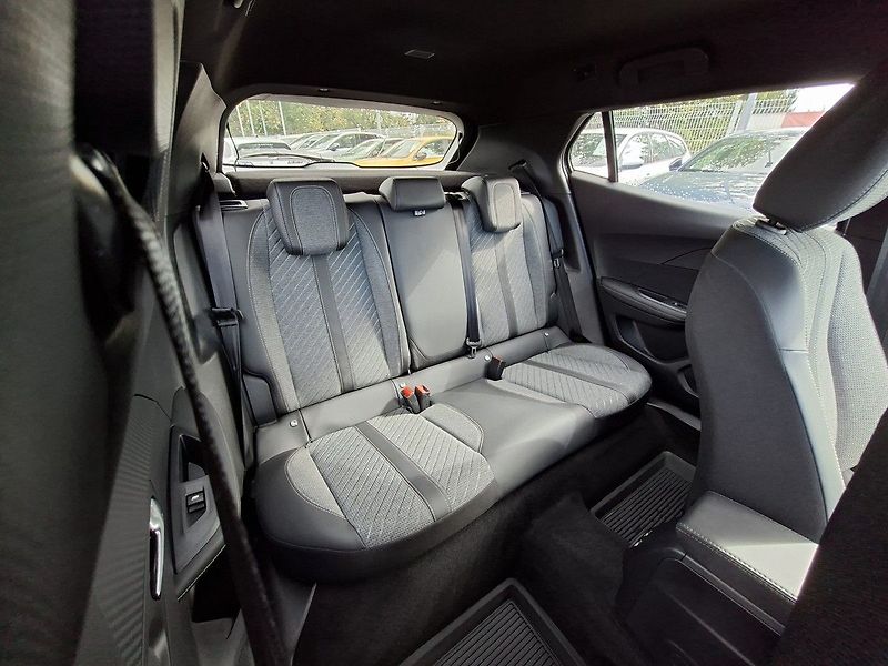 Peugeot 2008 ALLURE 1,2 PT 100k M6 - fotka 6 z 26