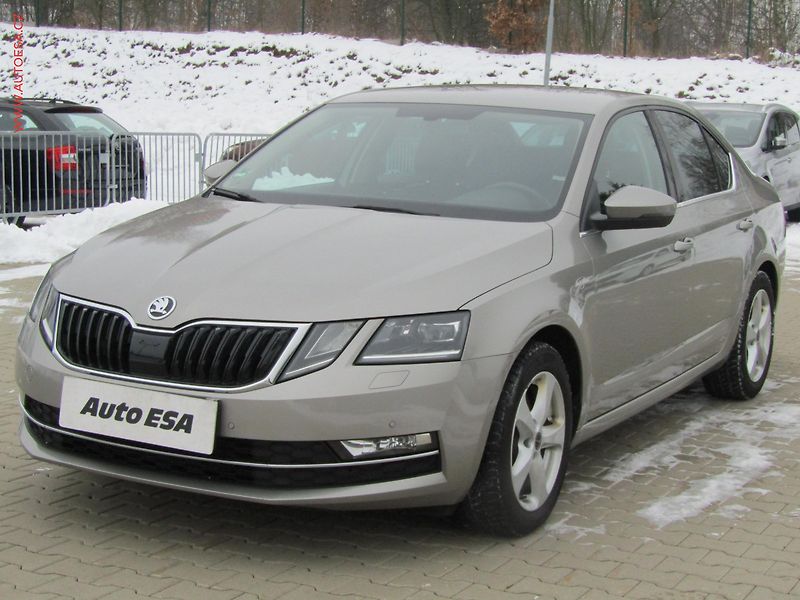 Škoda Octavia (2017) 2.0 TDi, ČR, L&K, DSG, LED - fotka 3 z 22