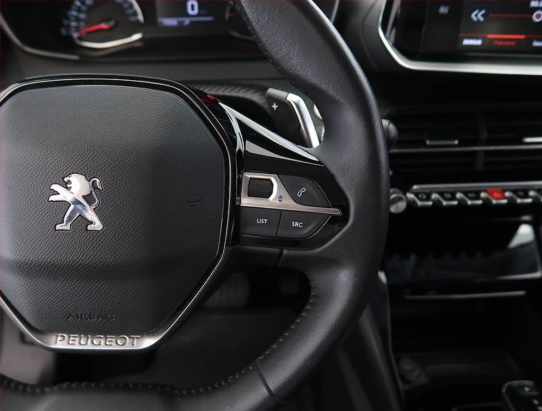 Peugeot 2008 (2022) 1.2 PureTech, Automat, ČR - fotka 24 z 25