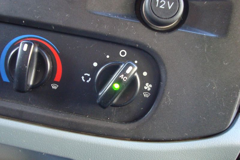 Ford Transit (2010) 2.2TDCi,300M,ČR,S.Kn,9-míst - fotka 55 z 74