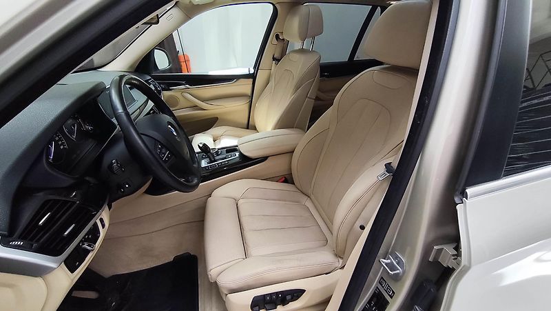 BMW X5 (2014) - fotka 25 z 63