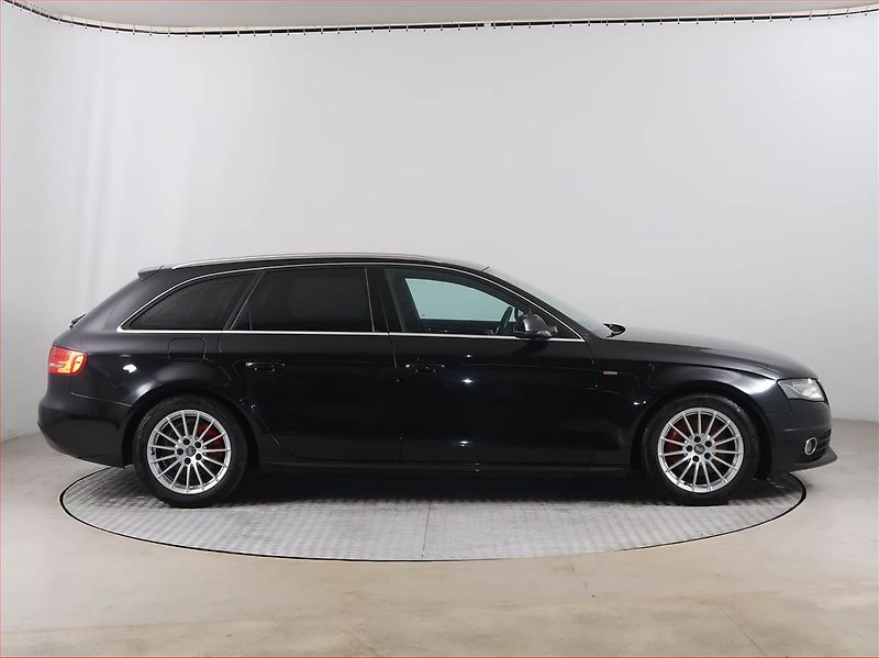 Audi A4 (2011) 1.8 TFSI, Serv.kniha, Xenony - fotka 6 z 17
