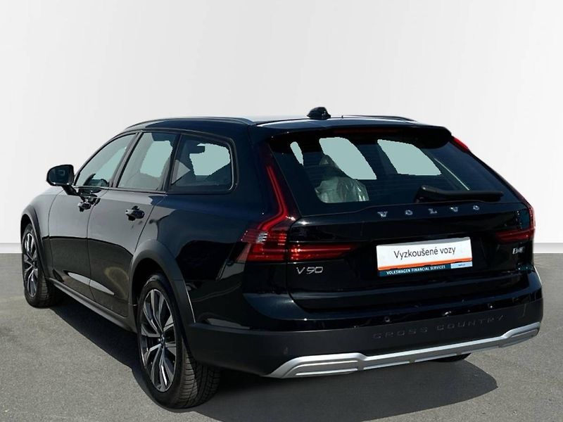 Volvo V90 (2024) B4 AWD diesel Ultimate Auto - fotka 9 z 20