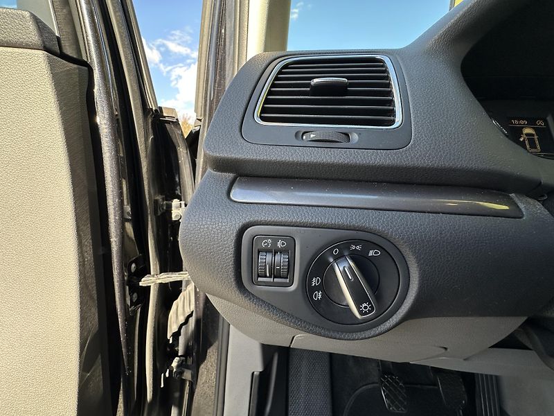 Seat Alhambra (2014) 2.0TDI/103kW * 7.Míst * 2.Maj  - fotka 6 z 35