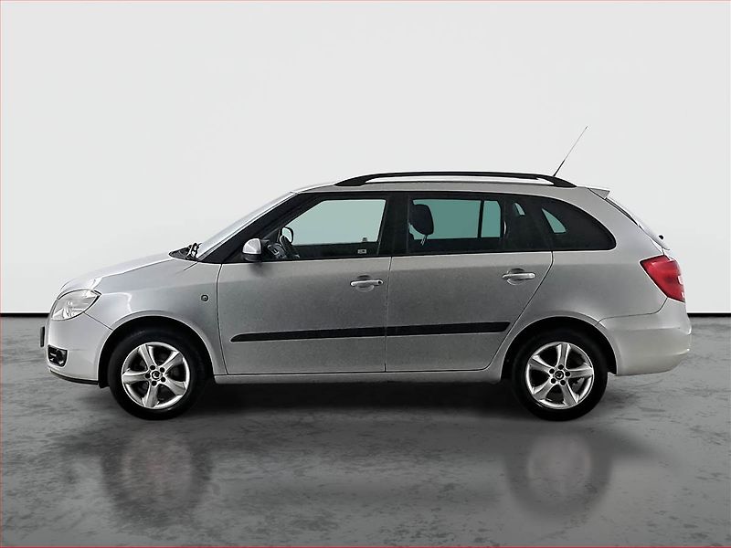 Škoda Fabia (2009) Elegance 1.6 16V, ČR,1.maj - fotka 3 z 17