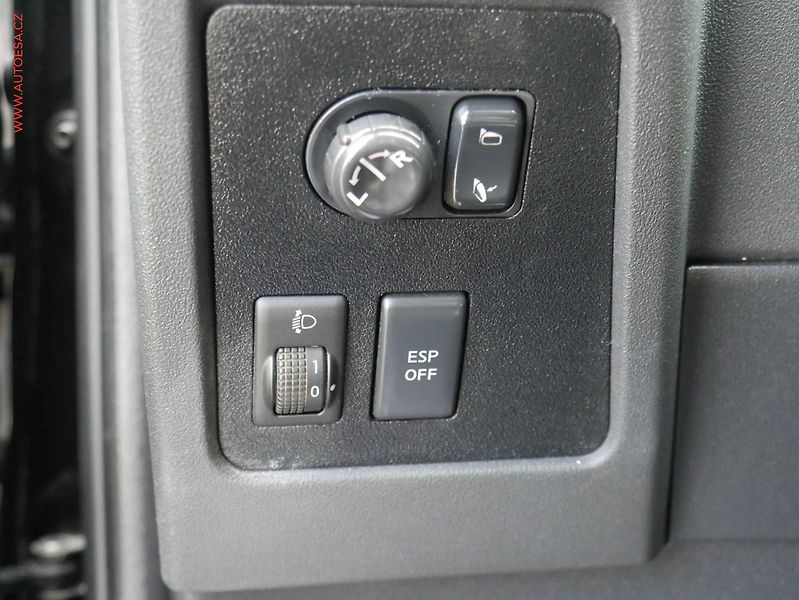 Nissan Qashqai (2009) 2.0dCi 4x4, AC, temp - fotka 17 z 19