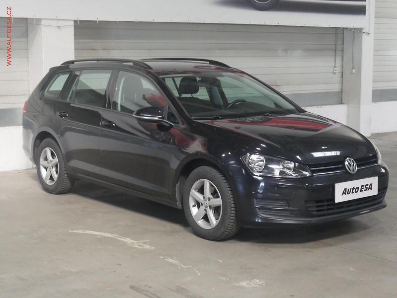 Volkswagen Golf (2015) 1.6TDi, AC, výhřev sed - fotka 1 z 19