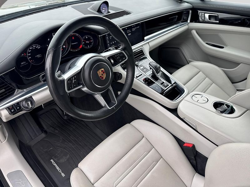 Porsche Panamera 4S - fotka 16 z 30