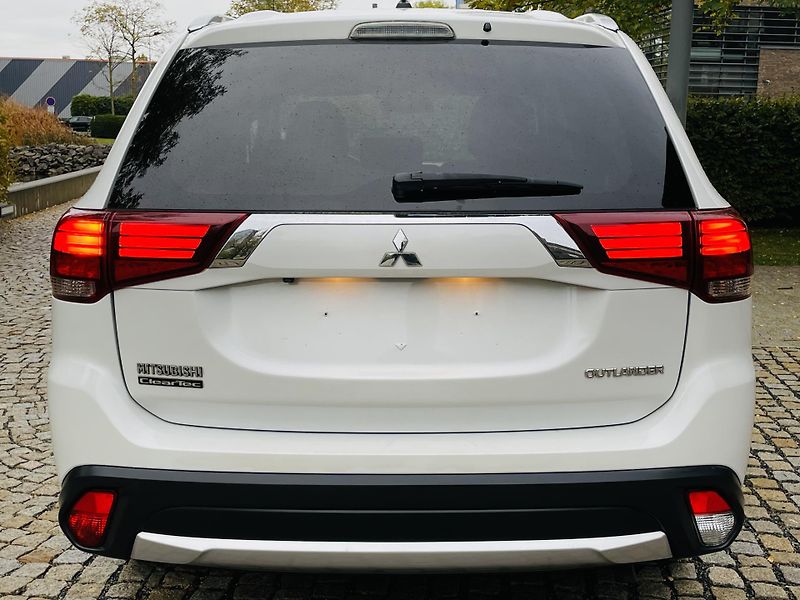 Mitsubishi Outlander 2.0i MANUÁL 1.MAJITEL SERVISKA - fotka 15 z 43