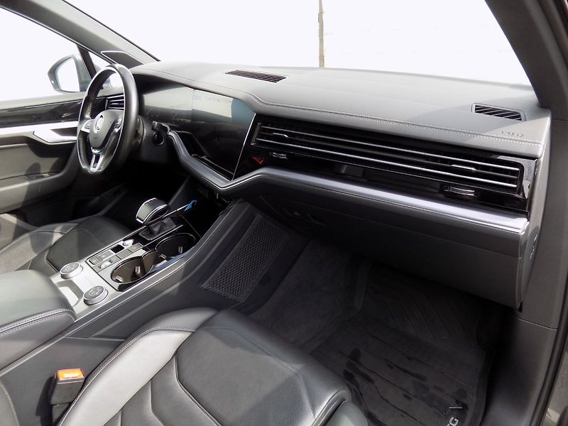 Volkswagen Touareg (2018) 3.0TDI/R-Line/4x4/AT/Matrix/ - fotka 17 z 47