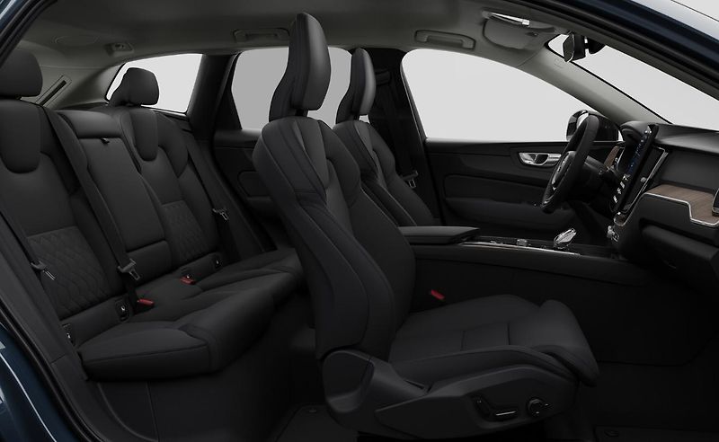 Volvo XC60 (2026) B5 AWD PLUS DARK - fotka 12 z 15