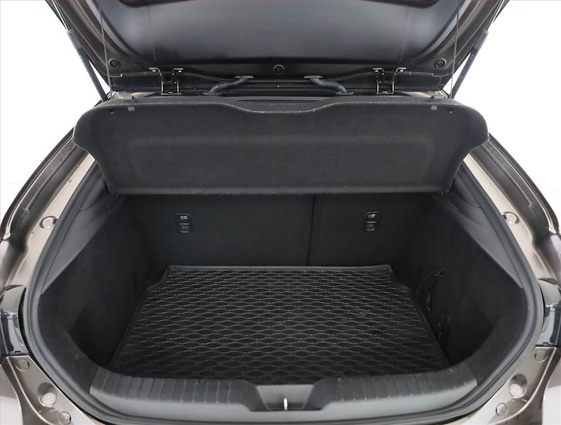 Mazda 3 (2020) 2.0 Skyactiv-G - fotka 17 z 18