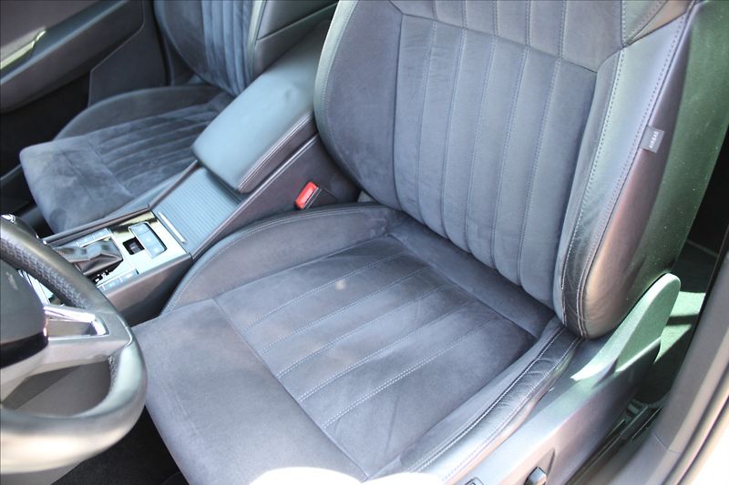 Škoda Superb 2,0 TDI  1.MAJ,A/T,4x4,STYLE - fotka 33 z 47