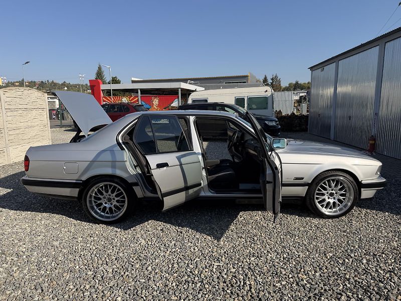 BMW Řada 7 730i 190PS SHADOWLINE EXTRA!!! - fotka 128 z 156