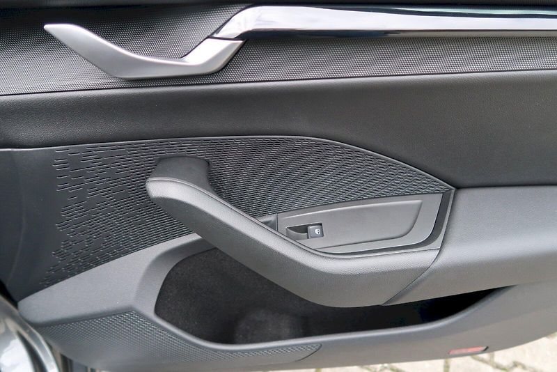 Škoda Octavia (2024) Combi Selection 1,5 TSi/85 kW - fotka 17 z 30