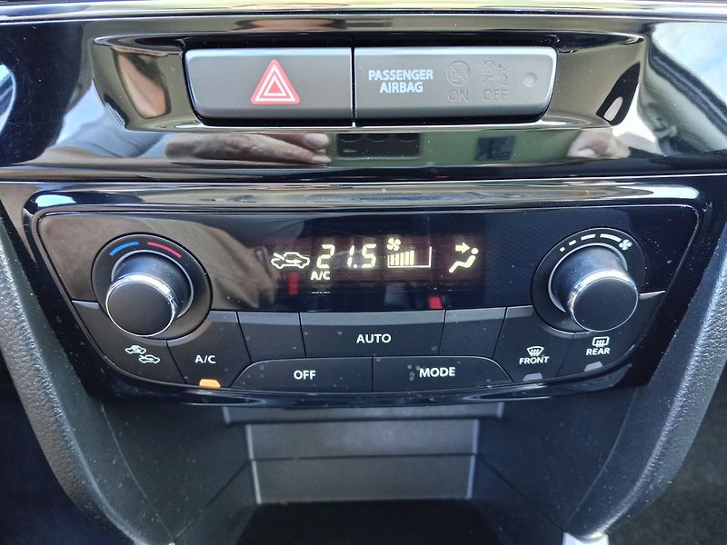 Suzuki Vitara (2015) 1.6 VVT 4x4! Kamera! 2sady kol - fotka 15 z 33