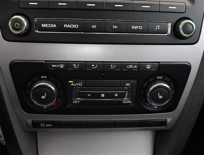 Škoda Octavia (2011) Elegance 1.8 TSI, Serv.kniha - fotka 11 z 17