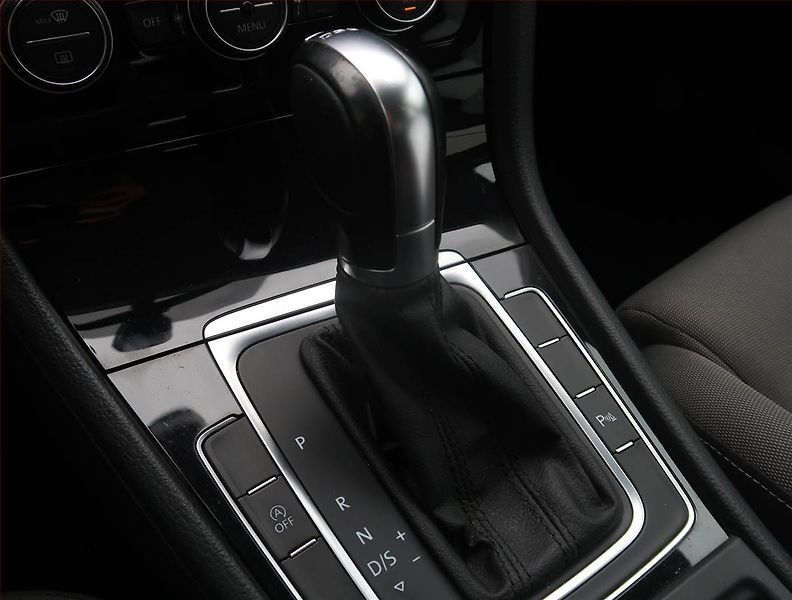 Volkswagen Golf (2019) Highline 2.0 TDI, Automat - fotka 13 z 20
