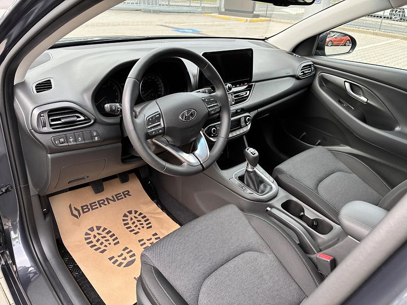 Hyundai i30 1.5T-GDi 118kW REZERVACE - fotka 9 z 34