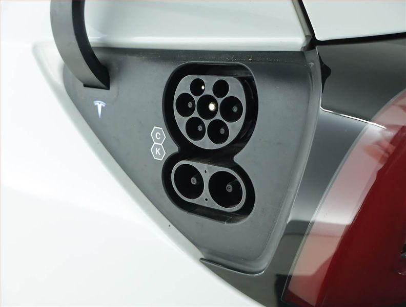 Tesla Model Y (2022) Long Range AWD 79kWh, SoH 89% - fotka 21 z 22